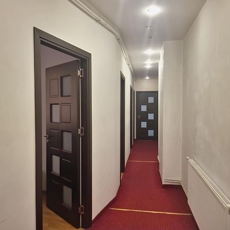 Aparthotel Yanis Bucarest Esterno foto