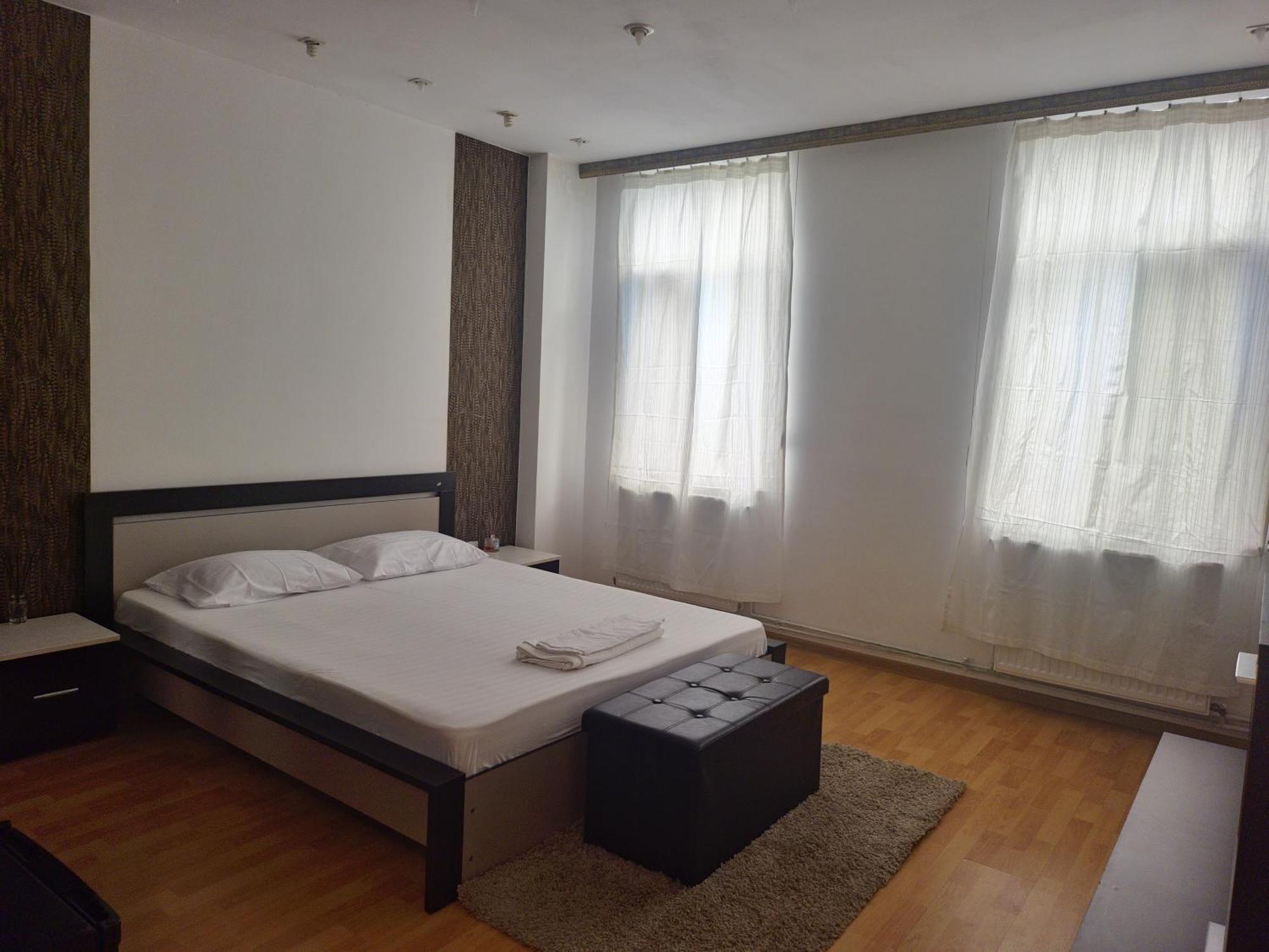 Aparthotel Yanis Bucarest Esterno foto