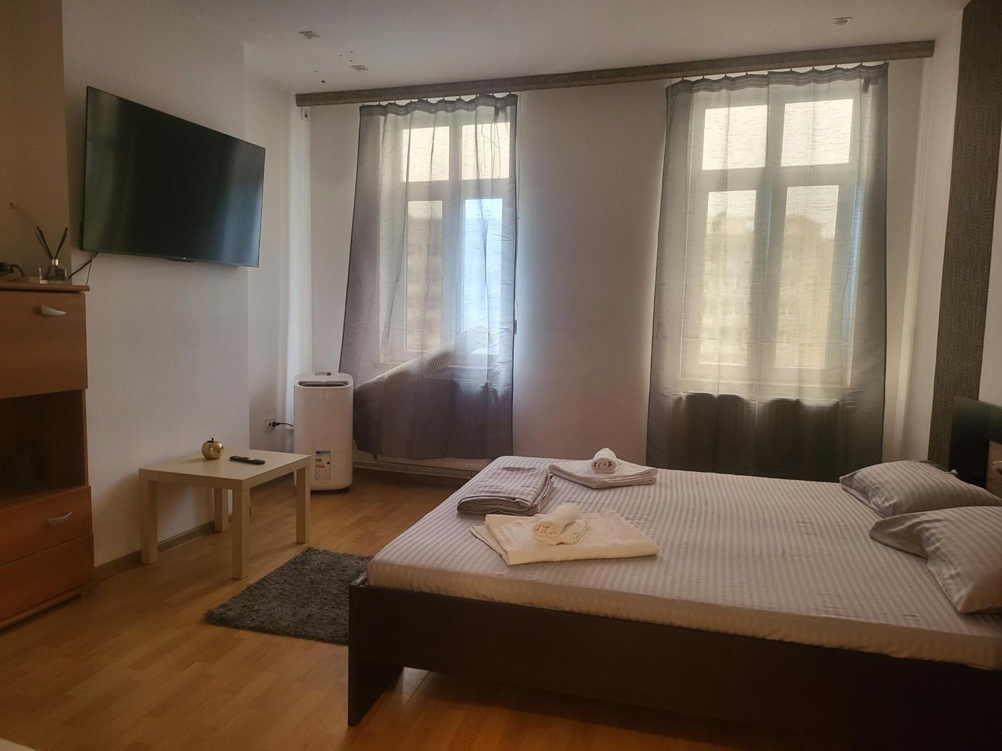 Aparthotel Yanis Bucarest Esterno foto